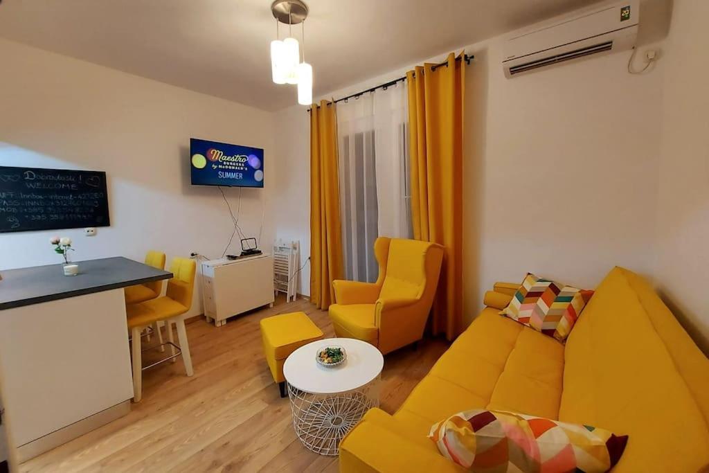 Lijepo Ureden Stan U Centru Grada Apartment Knin Exterior photo