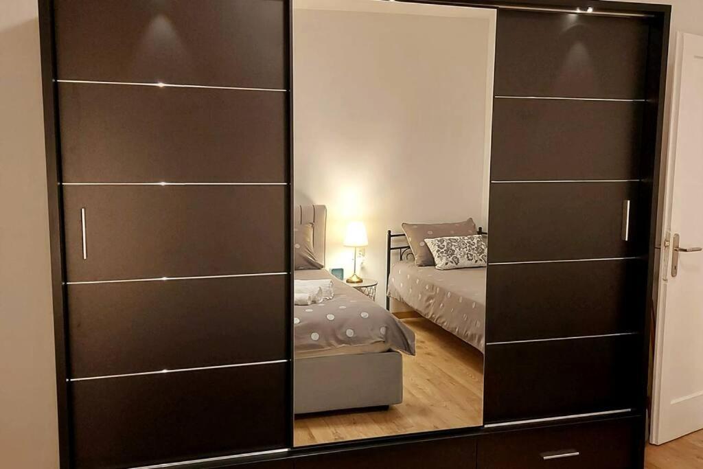 Lijepo Ureden Stan U Centru Grada Apartment Knin Exterior photo