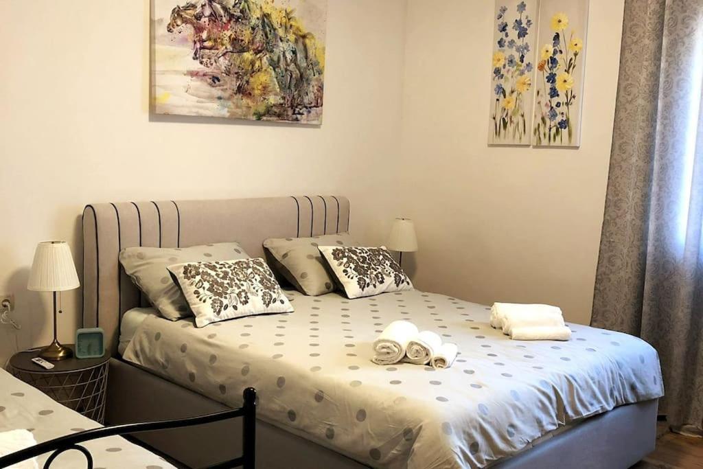 Lijepo Ureden Stan U Centru Grada Apartment Knin Exterior photo
